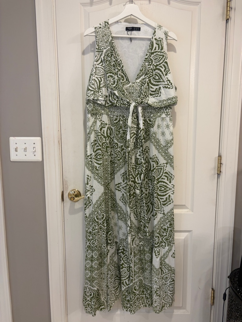 V-Neck Green Patterned Tie-Waist Maxi Dress
